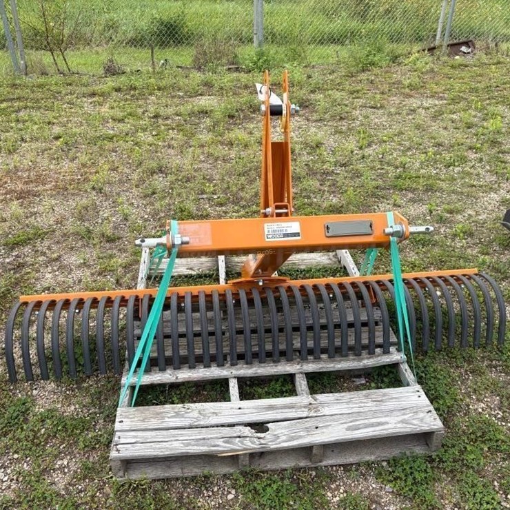 New Woods LRS72 3pt Landscape Rake