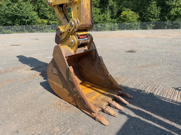 2016-caterpillar-325flcr-hydraulic-excavator-image-12