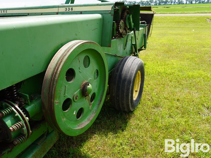 john-deere-336-image-13
