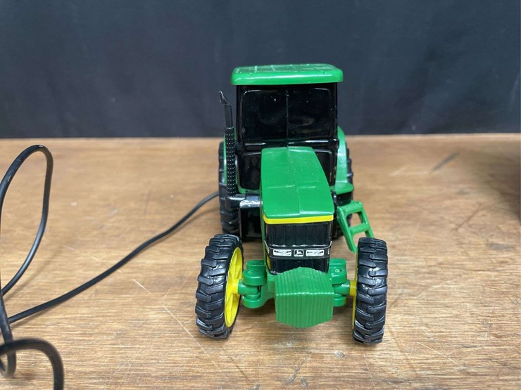 john-deere-32-image-5