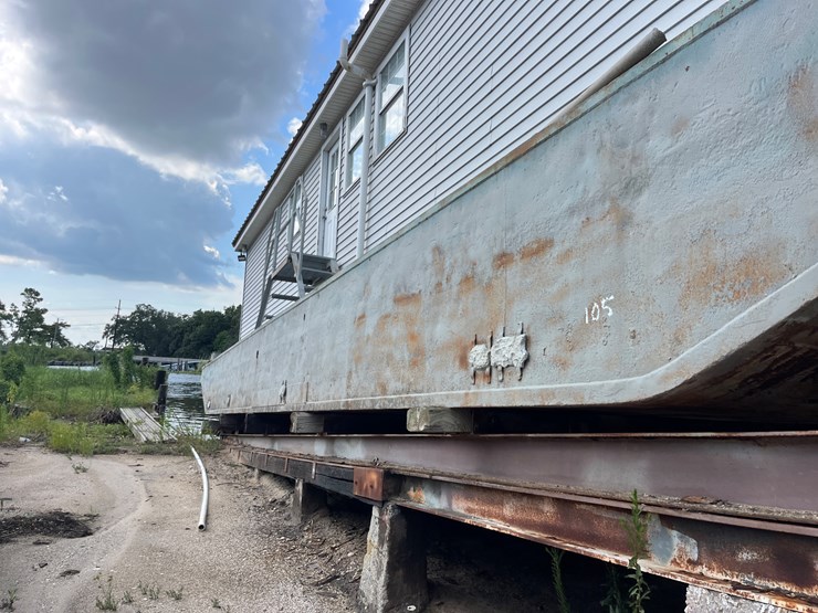 #105-•-living-quarters-barge-image-5