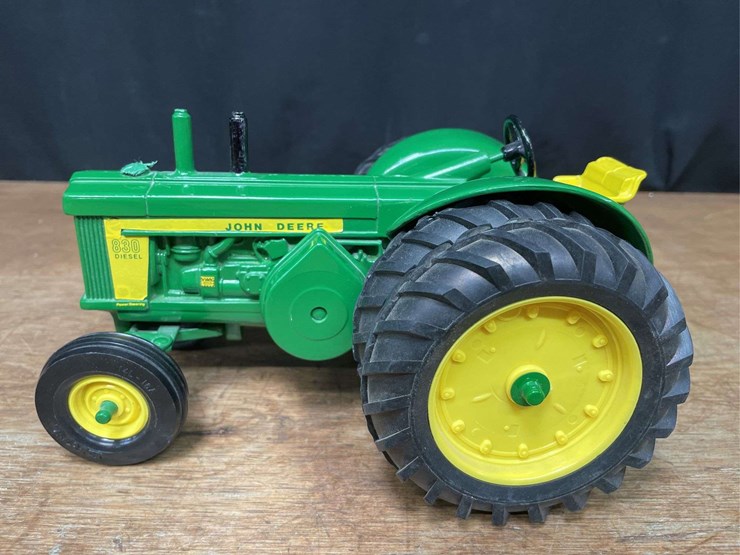 john-deere-830-image-2