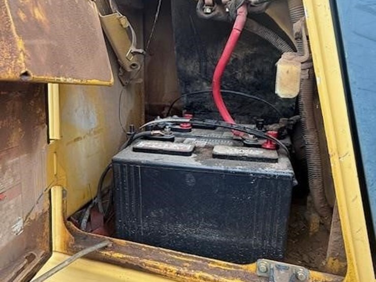 2005-komatsu-d39px-21-image-11