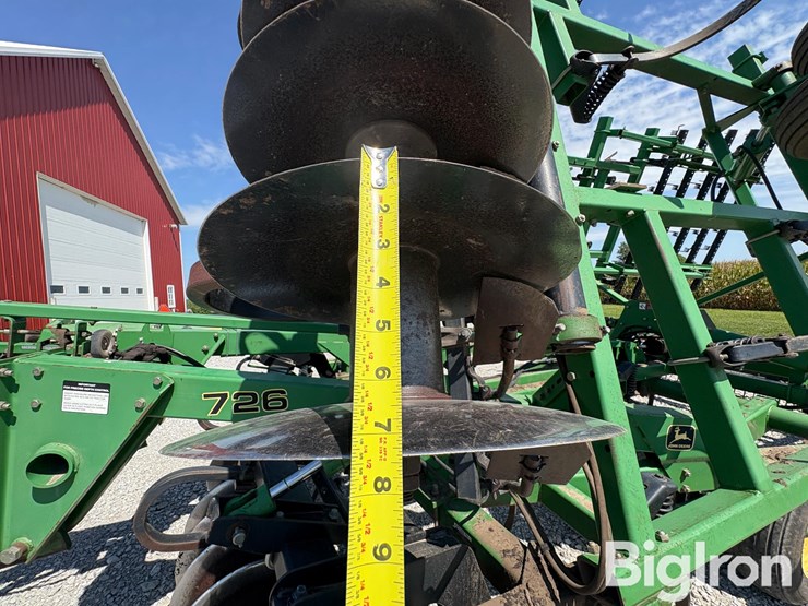 john-deere-726-image-16