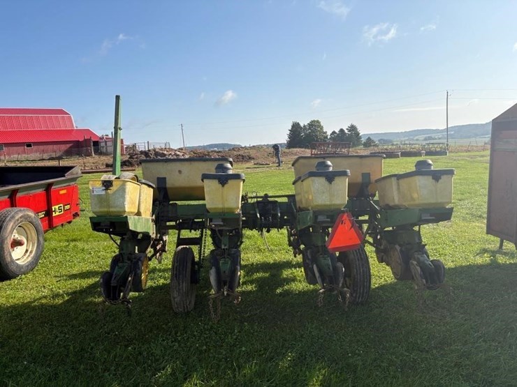 john-deere-4-row-corn-planter-image-8