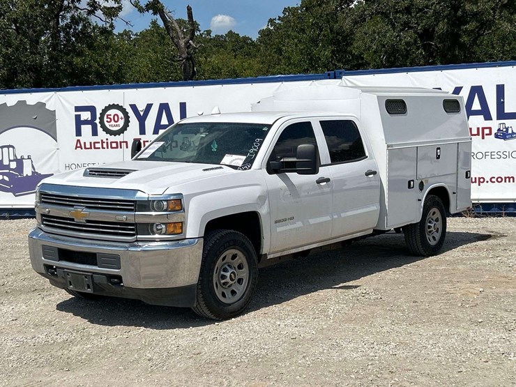 2017-chevrolet-silverado-3500-image-1
