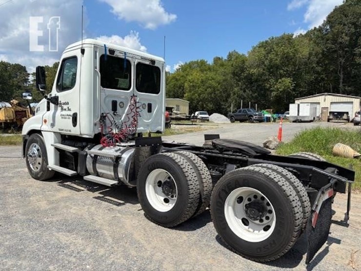 2016-freightliner-cascadia-125-image-6