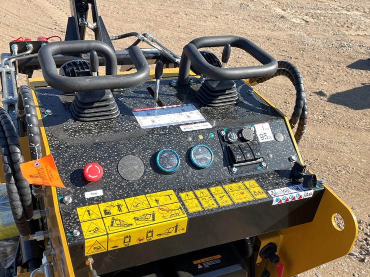 #9466-•-unused-2025-agt-compact-track-loader-image-13