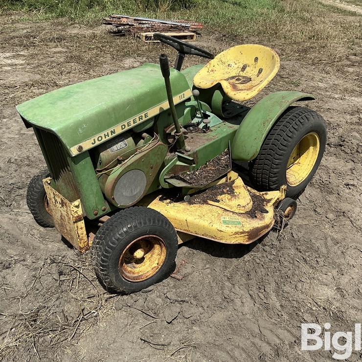JOHN DEERE 112