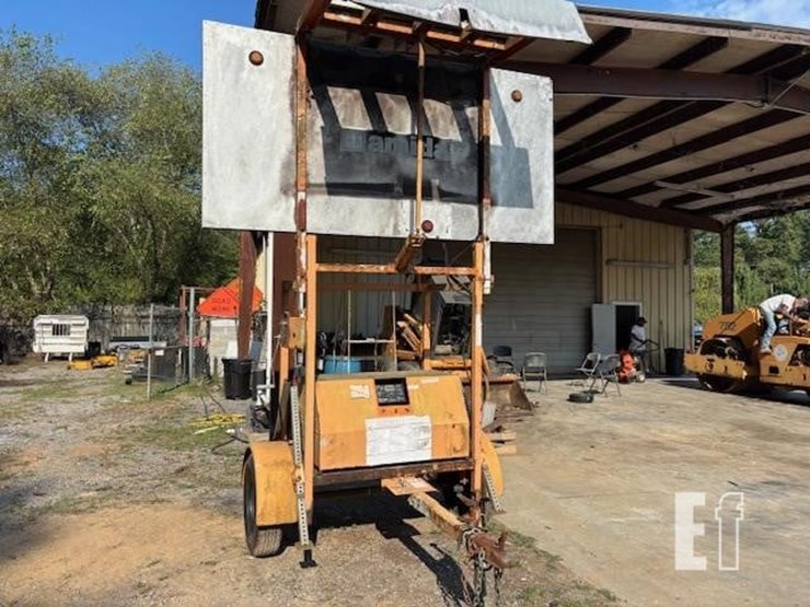 terex-amida-arrow-board-image-2