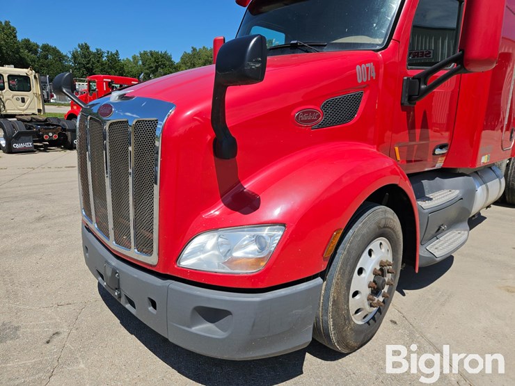 2015-peterbilt-579-image-10