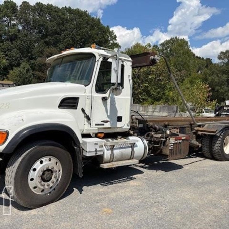 2003 MACK GRANITE CV713