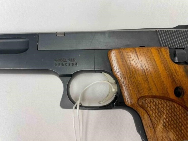 smith-&-wesson-22lr-pistol-image-5