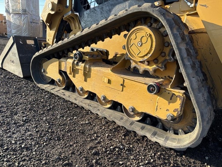 2021-caterpillar-249d3-image-15