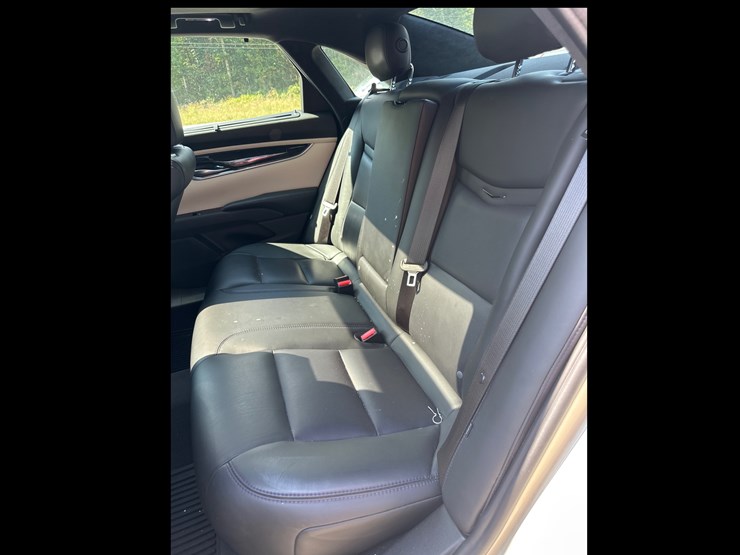 #1-•-2014-cadillac-xts-passenger-car-image-8