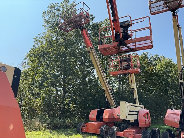 2016-jlg-600s-image-1