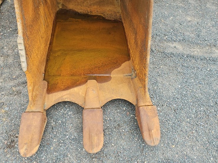 geith-36"-bucket-with-teeth-image-6