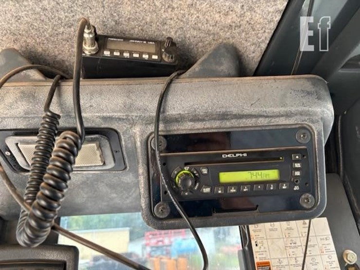 2009-deere-670g-image-40
