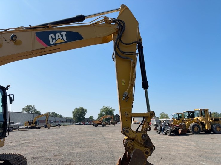 2016-caterpillar-325flcr-hydraulic-excavator-image-10