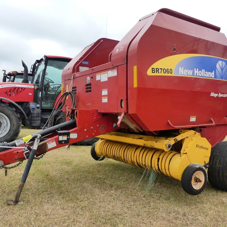 2013 NEW HOLLAND BR7060