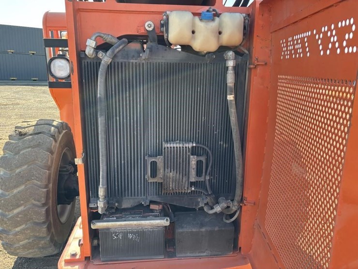 2013-jlg-8042-image-47