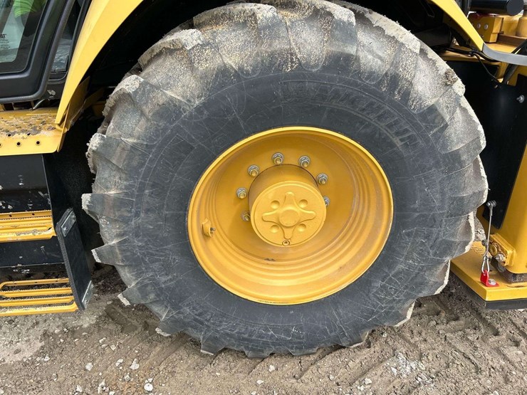 2021-caterpillar-428-image-27