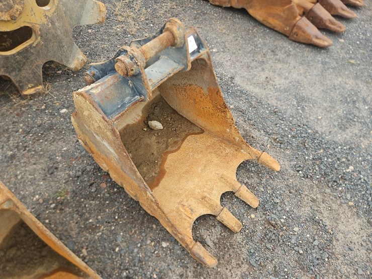 caterpillar-24-image-2
