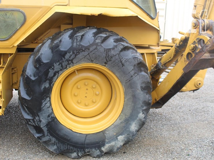 caterpillar-416-image-11