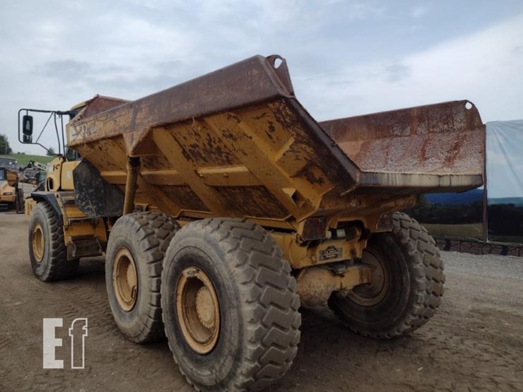 2005-deere-300d-image-46
