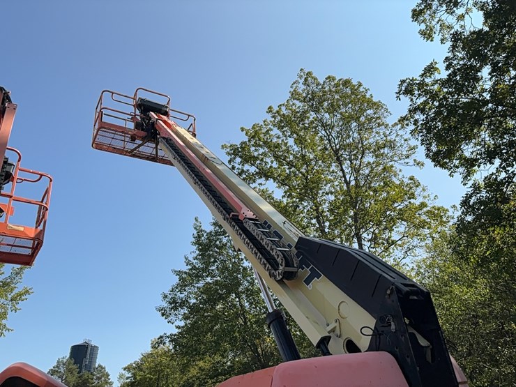 2016-jlg-600s-image-6