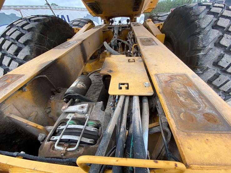 2015-deere-410e-image-13