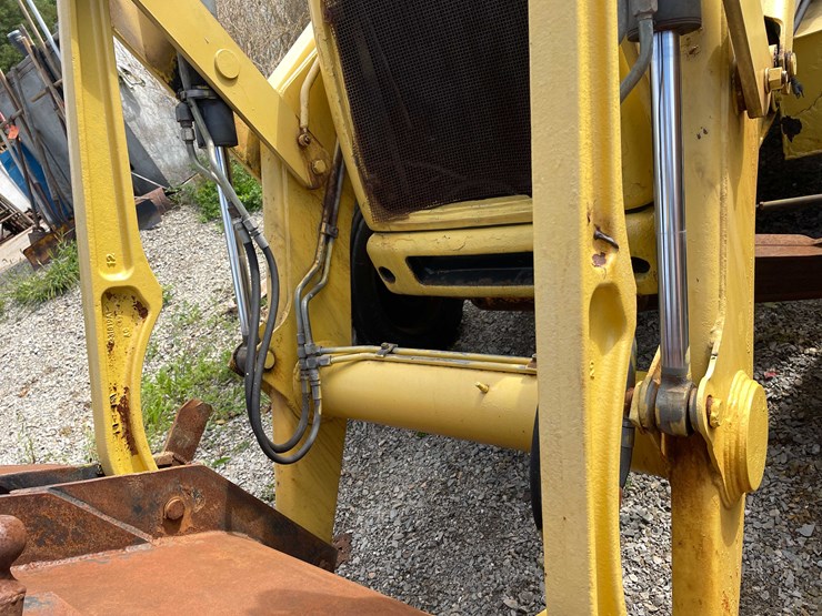 new-holland-u80-image-22