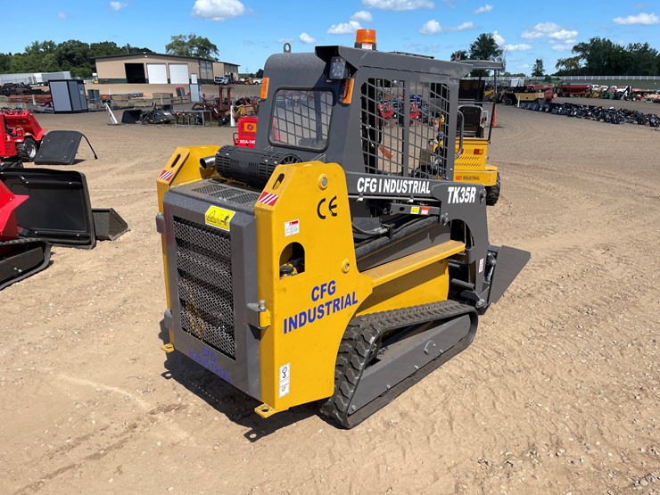 #9457-•-unused-2025-cfg-skid-steer-loader-image-5