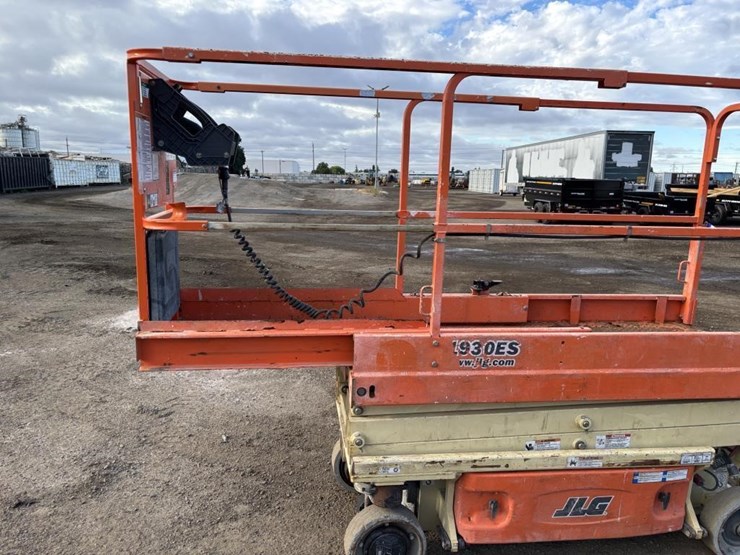 2015-jlg-1930es-image-7
