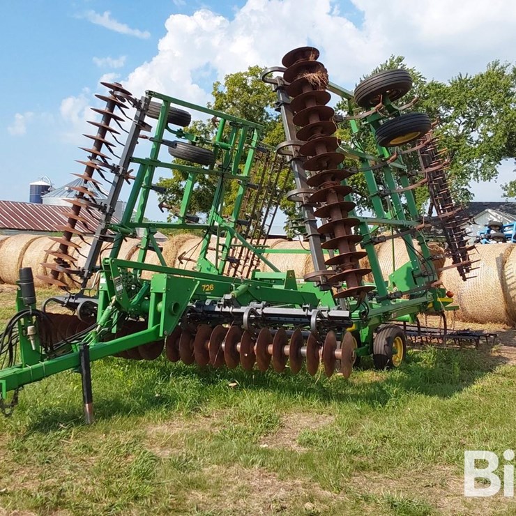 JOHN DEERE 726