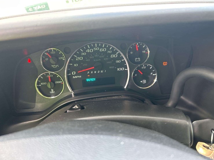 2021-chevrolet-express-2500-image-11
