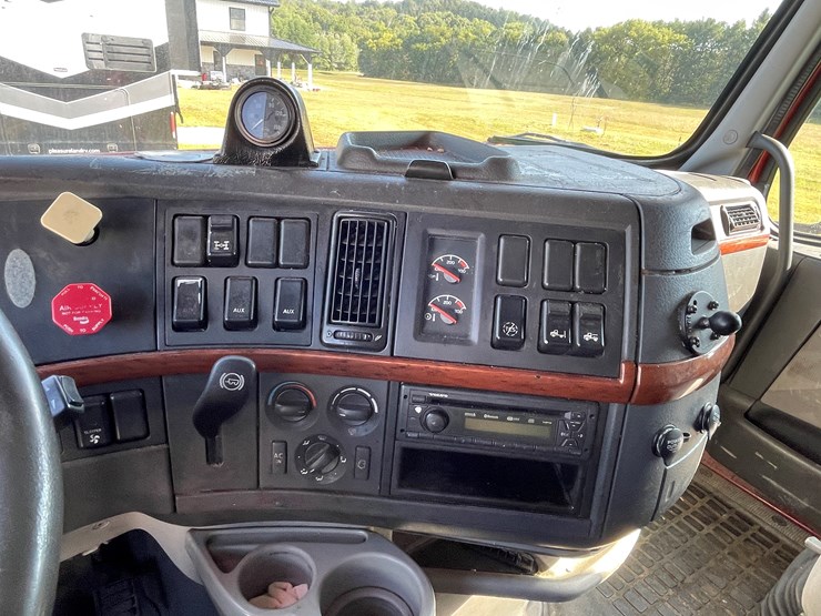 2011-unknown-volvo-image-33
