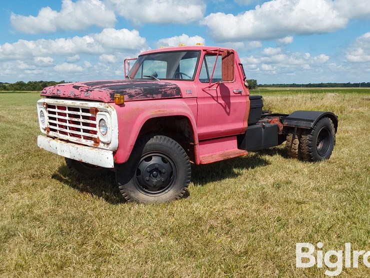 1976-ford-f700-image-1