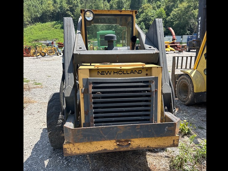 #125-•-new-holland-l785-skid-steer-image-3