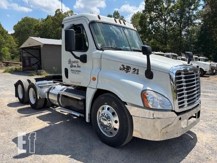2016-freightliner-cascadia-125-image-3