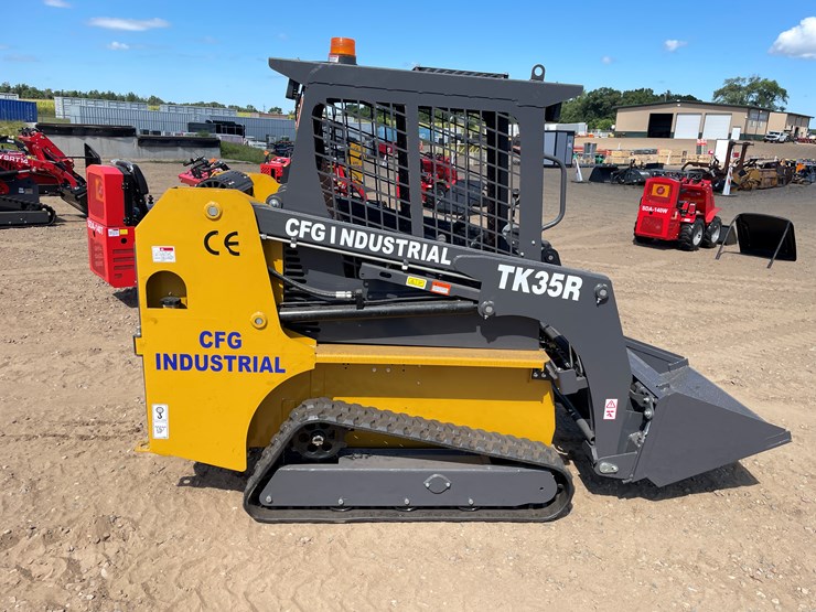 #9457-•-unused-2025-cfg-skid-steer-loader-image-6