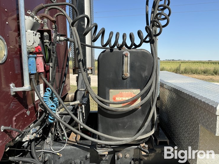 2000-freightliner-fld120-image-14