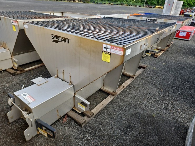 swenson-8'-stainless-steel-sand/salt-spreader-image-2