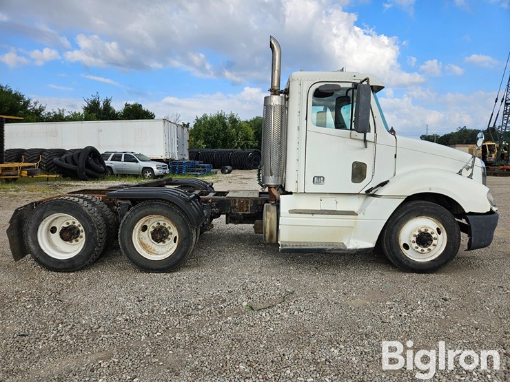 2003-freightliner-columbia-120-image-4