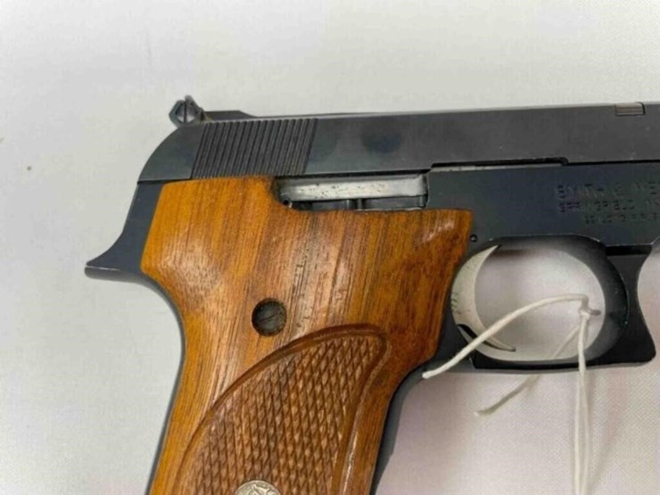 smith-&-wesson-22lr-pistol-image-14