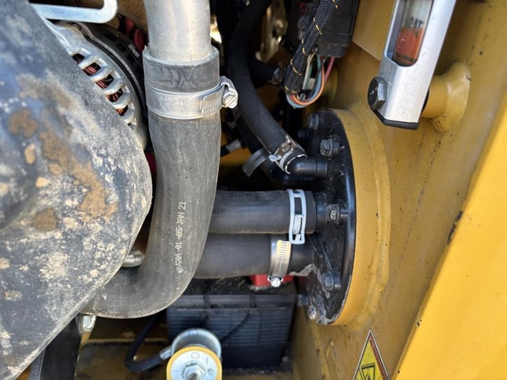 2021-caterpillar-249d3-image-37