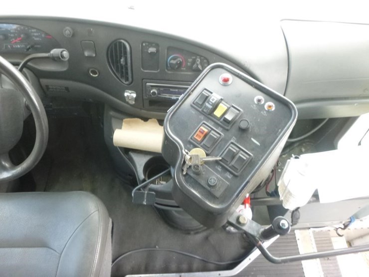 2008-ford-e450-image-8
