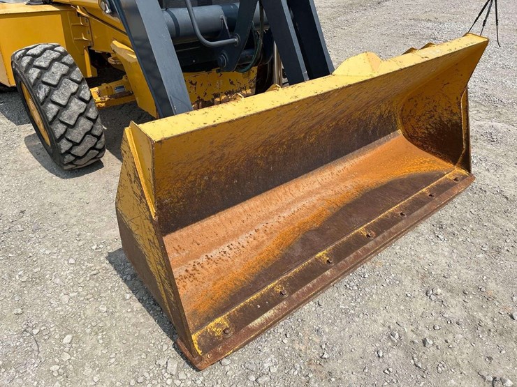 2018-deere-310l-image-16