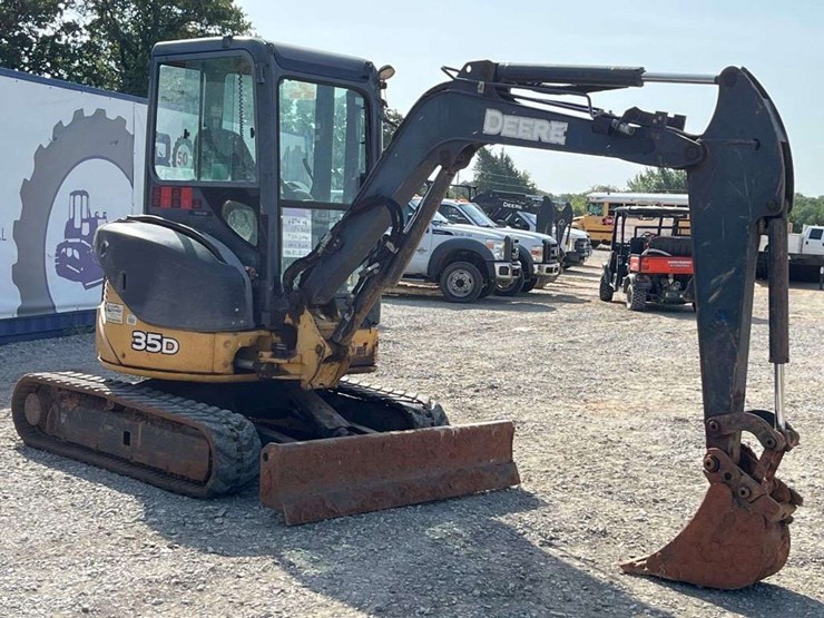 2013-deere-35d-image-4
