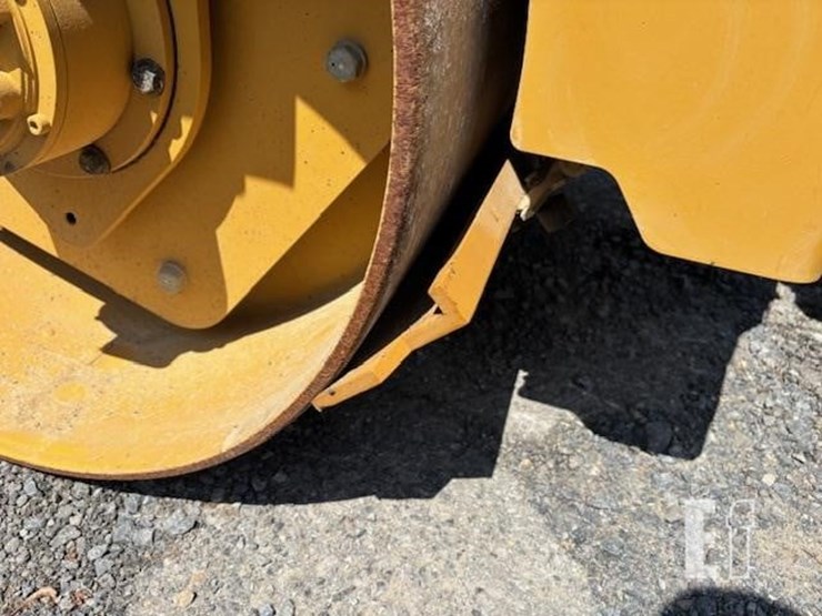 2019-caterpillar-cb24b-image-20